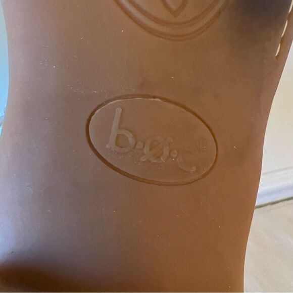 B.o.c Sedge White & Pewter
Womens braided gladiator sandals white size 9 GUC - Picture 13 of 14